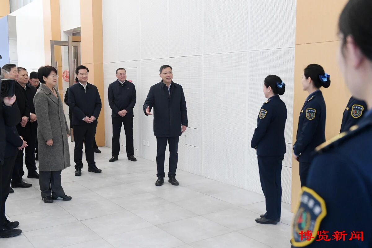 马晓磊调研妇女工作并向全市广大妇女致以节日问候